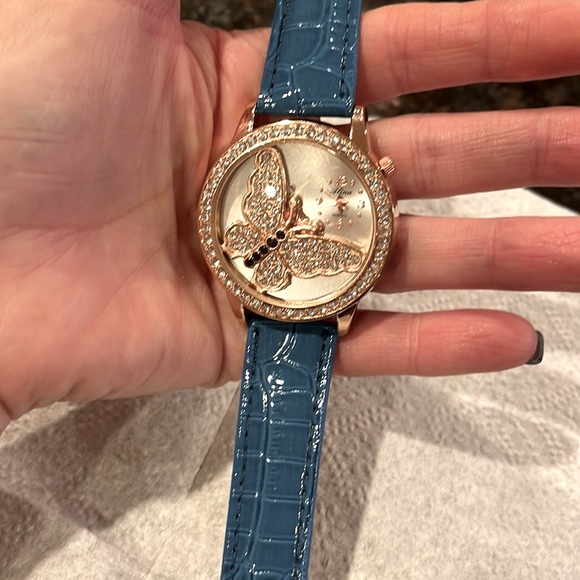 Women’s Big Round Face Watch With Rhinestone Butterfly Set Inside - Picture 8 of 10